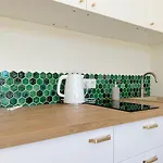 Seredino Relax Apartment- Romantic Escape With A Bathtub In The Bedroom, 5 Minutes To Gdansk Old Town & Seaside