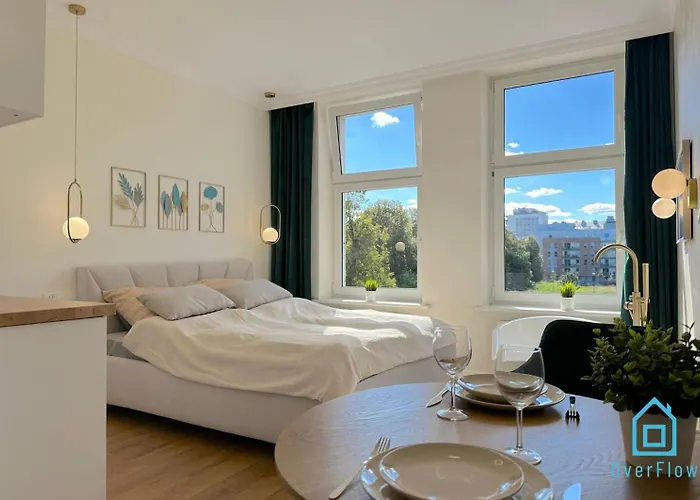 Seredino Relax Apartment- Romantic Escape With A Bathtub In The Bedroom, 5 Minutes To Gdansk Old Town & Seaside